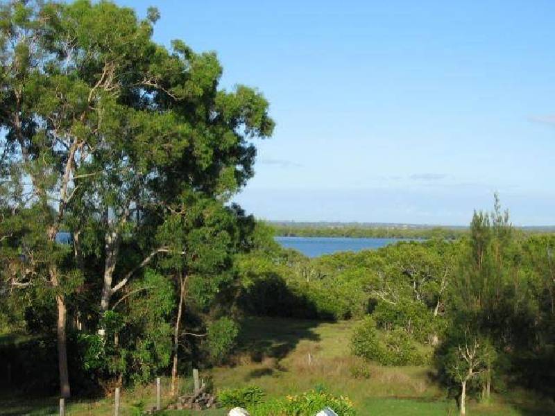 64 Charles Terrace, Macleay Island QLD 4184