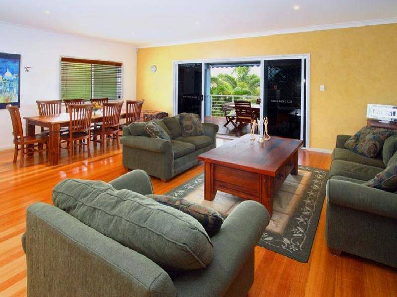 15 Stewart Parade, Manly QLD 4179