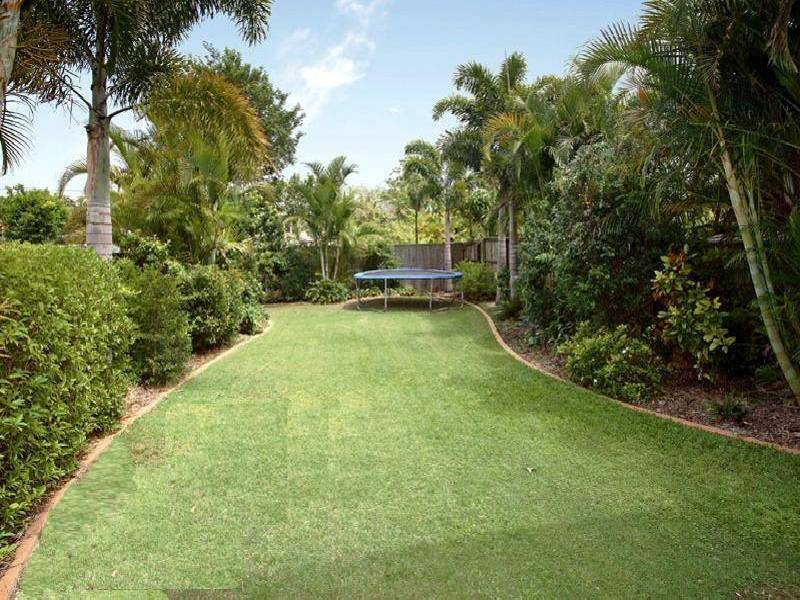 15 Stewart Parade, Manly QLD 4179