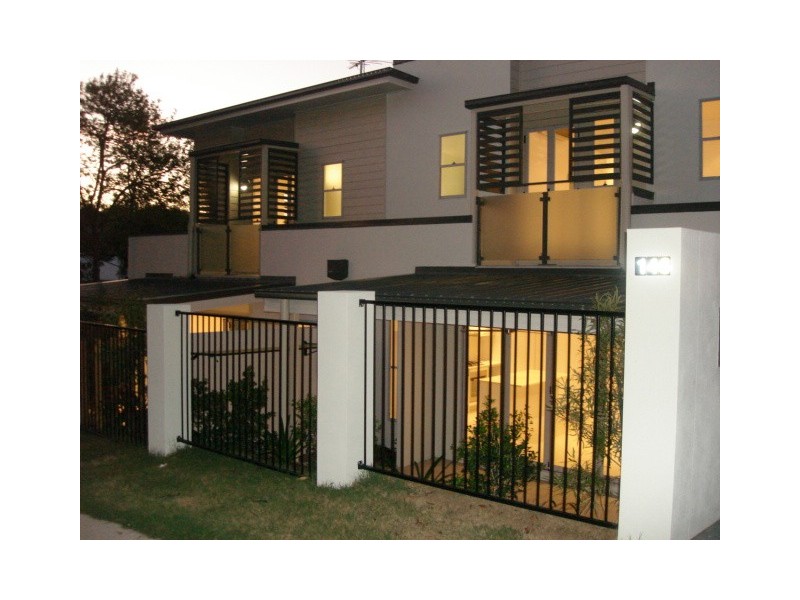 146  Carmody Street, St Lucia QLD 4067