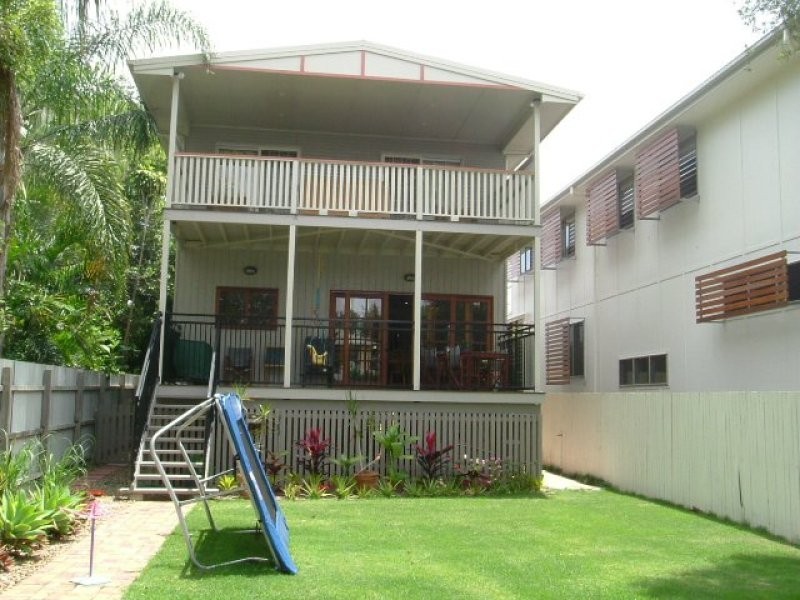 112  Barton Rd, Hawthorne QLD 4171