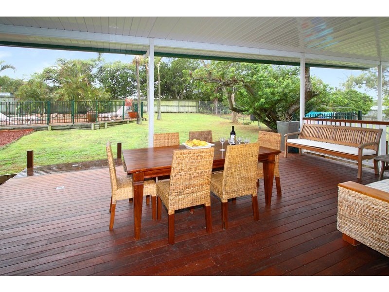 54   Barrinia Street, Manly QLD 4179