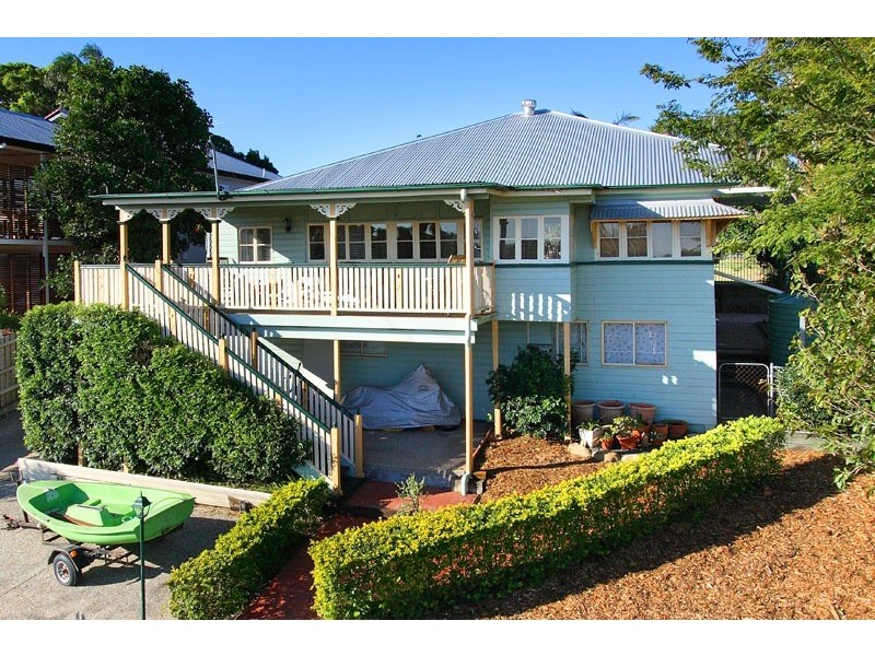 54   Barrinia Street, Manly QLD 4179