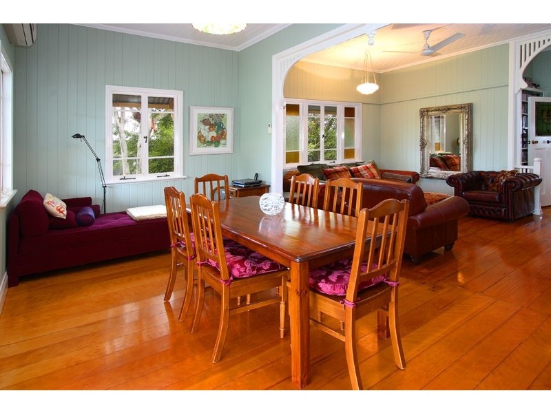 54   Barrinia Street, Manly QLD 4179