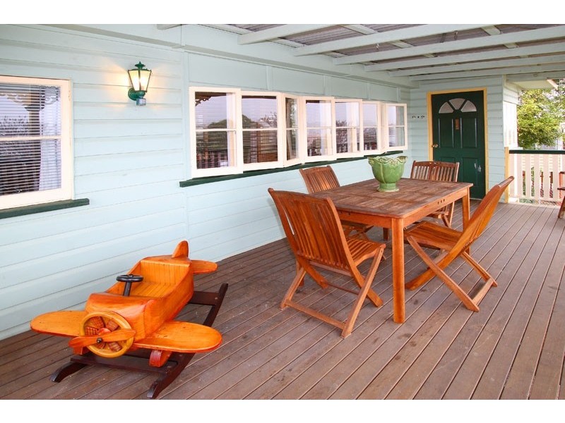 54   Barrinia Street, Manly QLD 4179