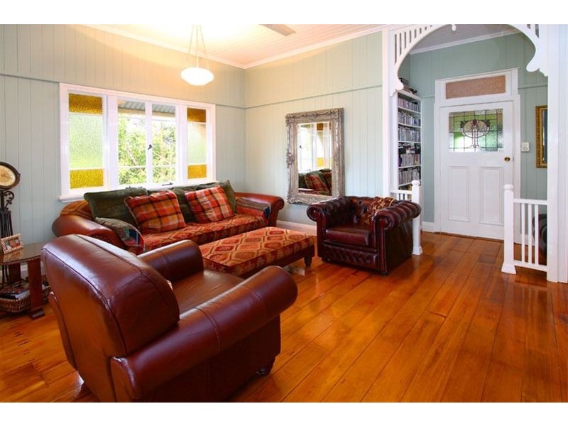 54   Barrinia Street, Manly QLD 4179