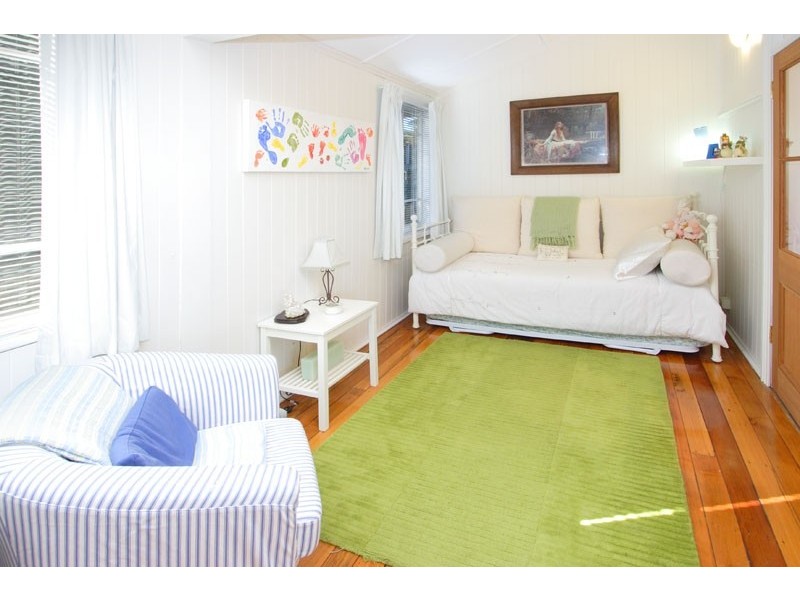 54   Barrinia Street, Manly QLD 4179