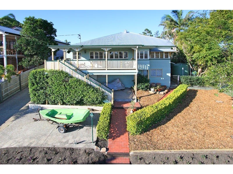 54   Barrinia Street, Manly QLD 4179