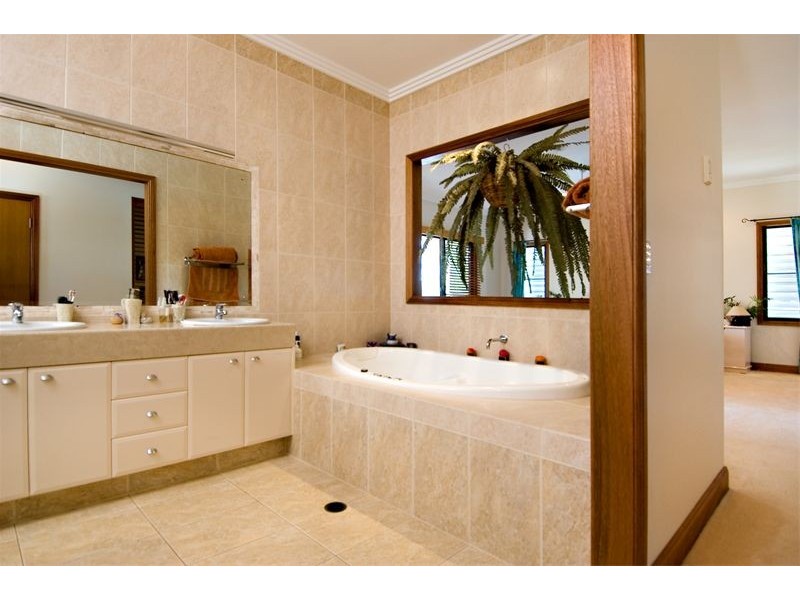 6 Hetherington Drive, Twin Waters QLD 4564