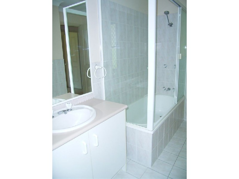 96  Marshall Rd, Holland Park QLD 4121