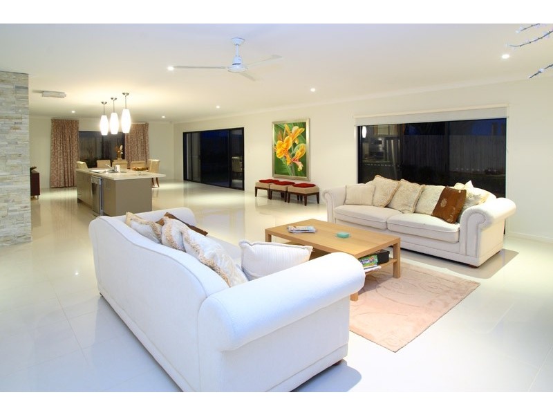 8   Creswick, Manly West QLD 4179