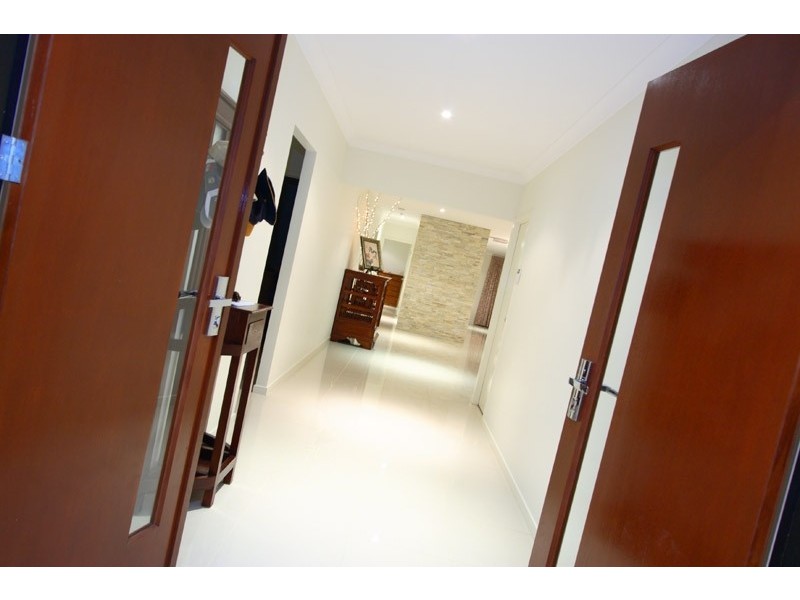 8   Creswick, Manly West QLD 4179