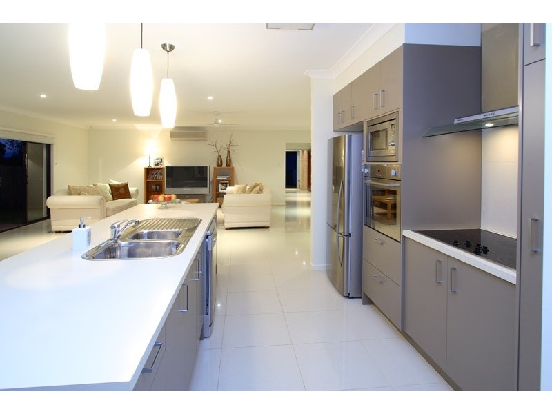 8   Creswick, Manly West QLD 4179