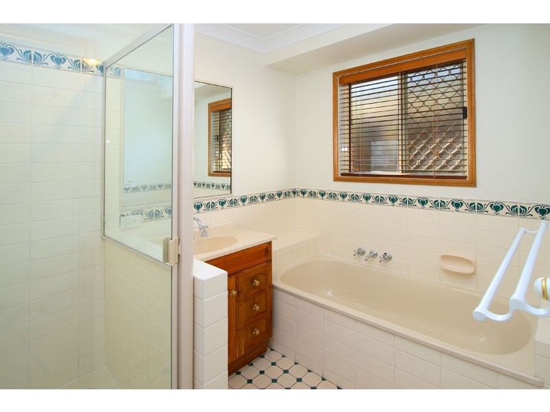 1  Hayley Street, Manly West QLD 4179