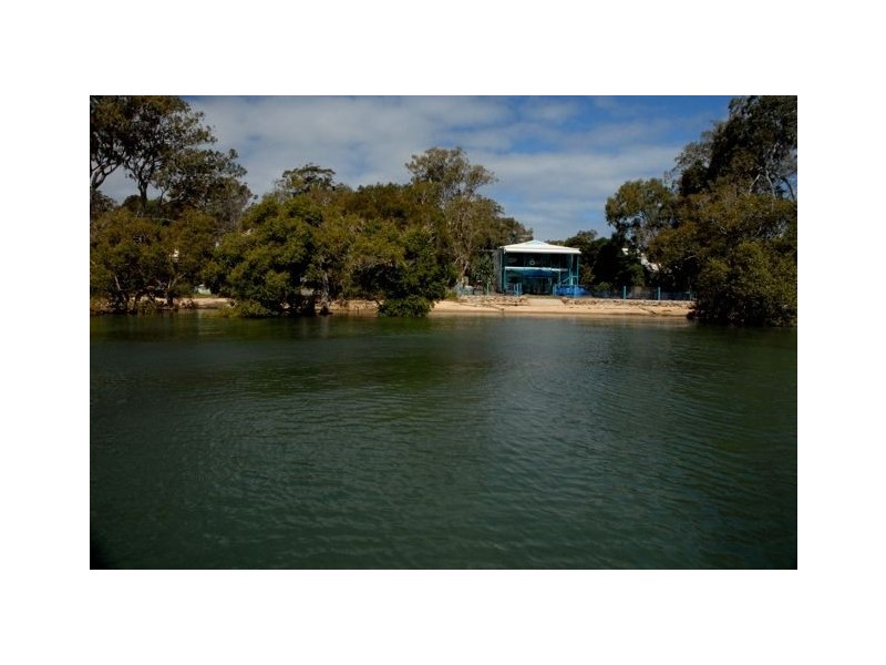19 Coondooroopa Drive, Macleay Island QLD 4184