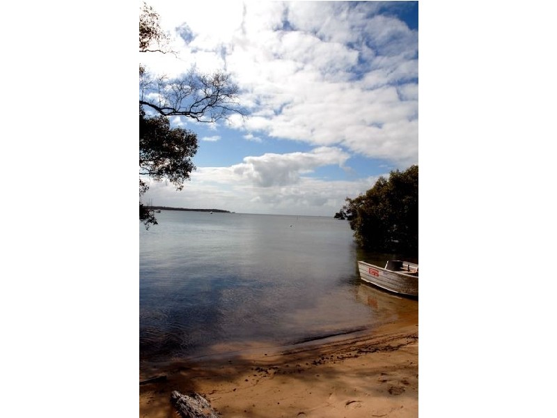 19 Coondooroopa Drive, Macleay Island QLD 4184