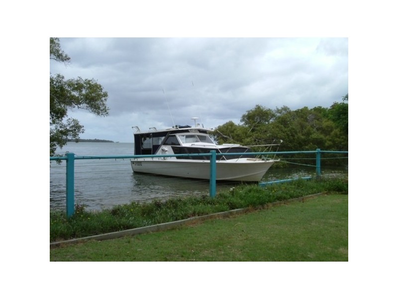 19 Coondooroopa Drive, Macleay Island QLD 4184