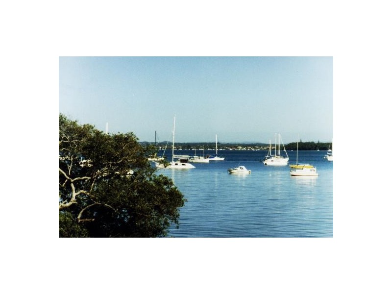 19 Coondooroopa Drive, Macleay Island QLD 4184
