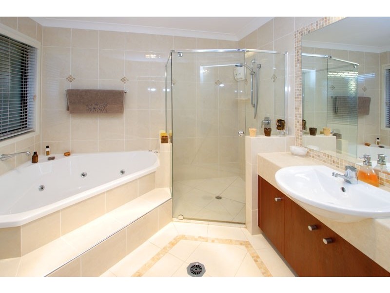 3 Charles Place, Manly West QLD 4179