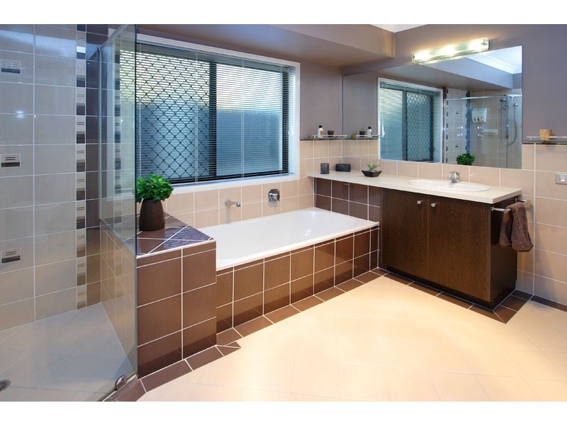 3 Charles Place, Manly West QLD 4179