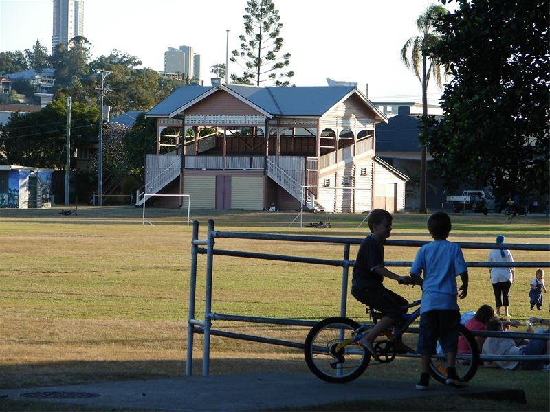 2/25  Princess Street, Bulimba QLD 4171