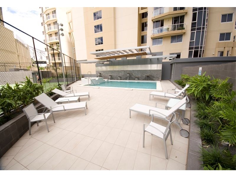 30 Macrossan Street, Brisbane QLD 4000