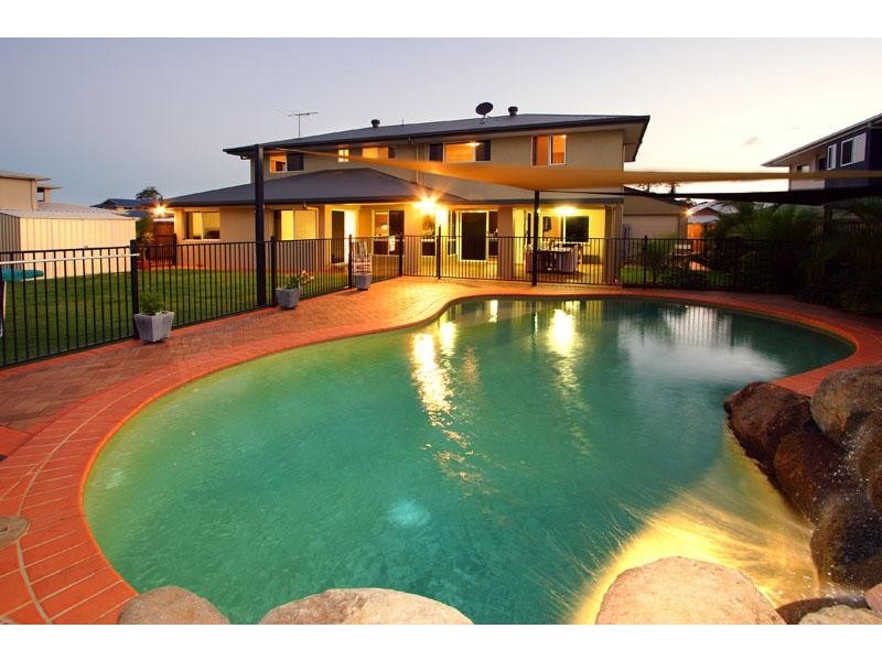 8 Charles Place, Manly West QLD 4179