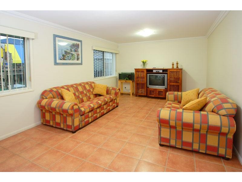 8 Charles Place, Manly West QLD 4179