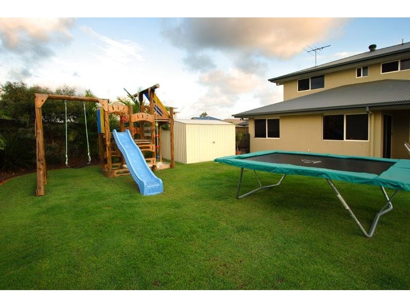 8 Charles Place, Manly West QLD 4179