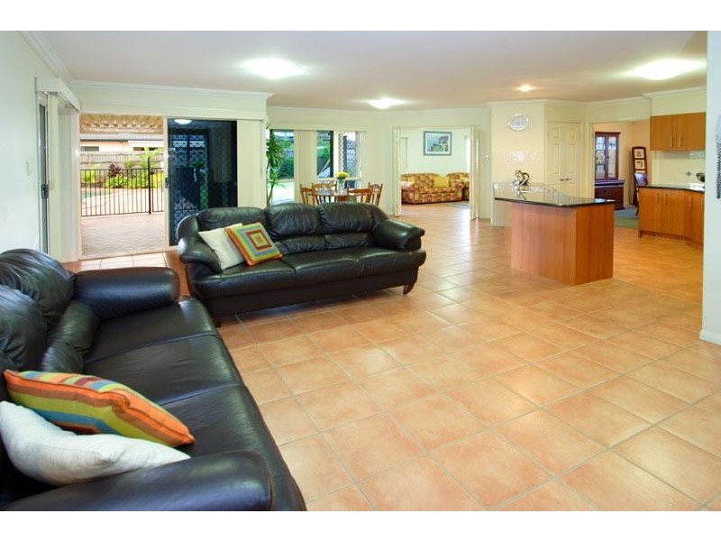 8 Charles Place, Manly West QLD 4179