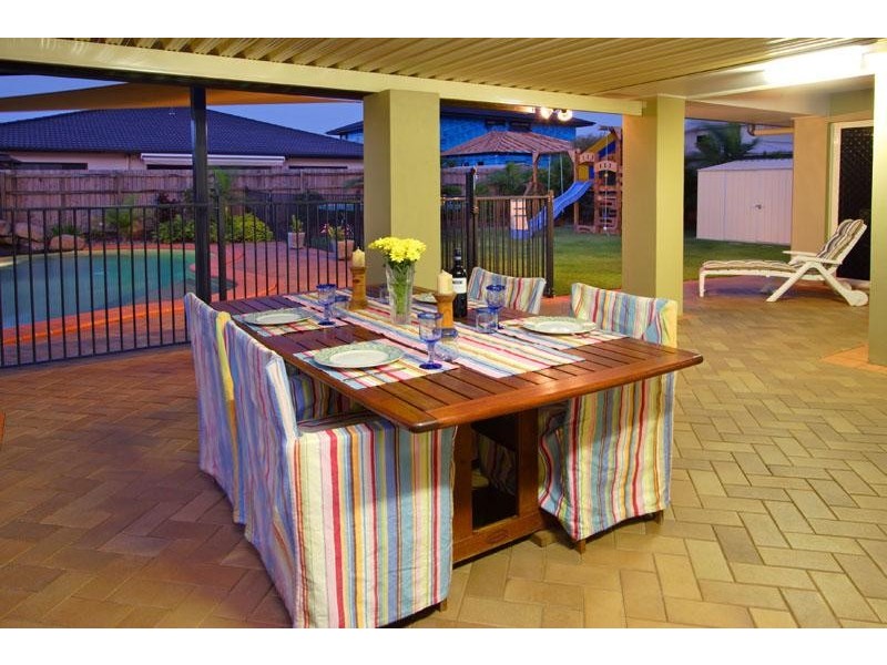 8 Charles Place, Manly West QLD 4179