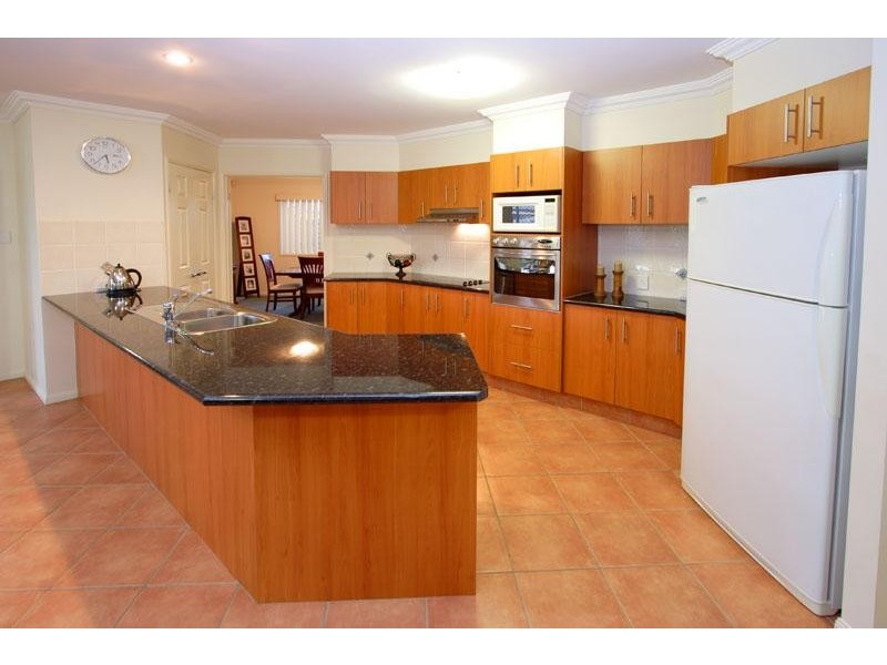 8 Charles Place, Manly West QLD 4179