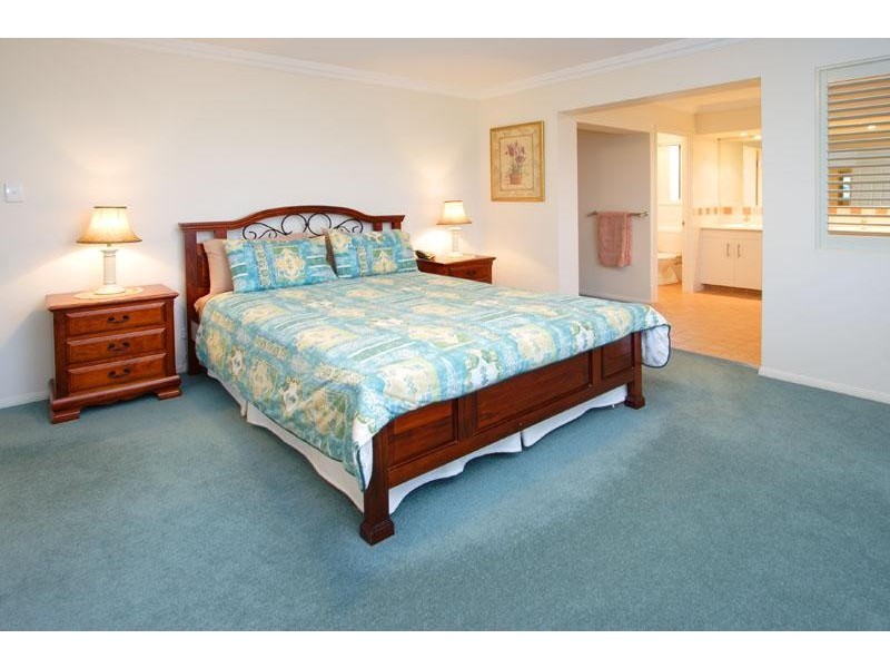 8 Charles Place, Manly West QLD 4179