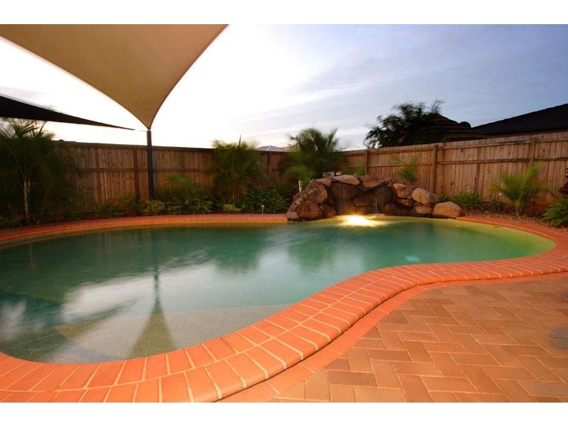 8 Charles Place, Manly West QLD 4179