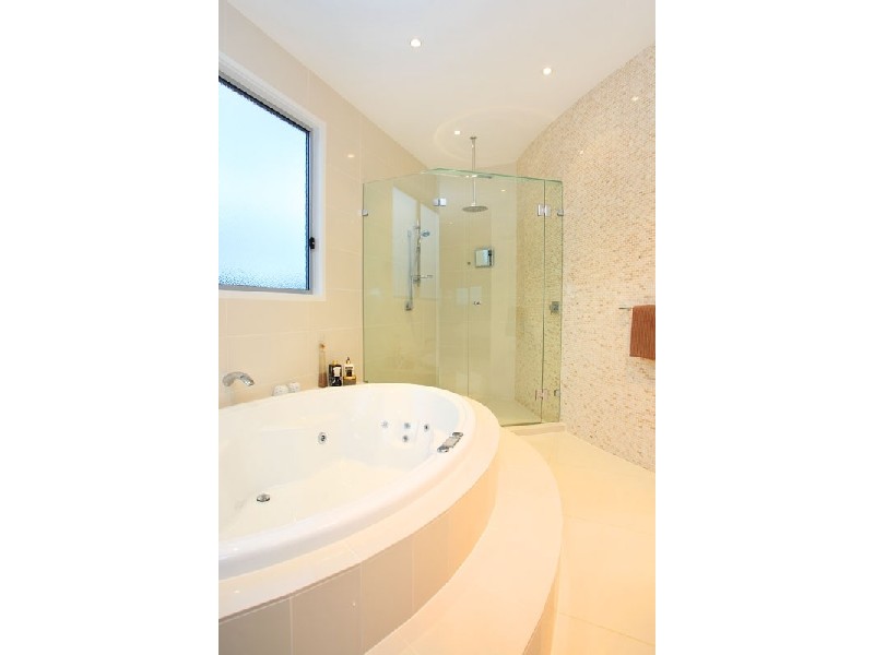 19   John Street, Manly West QLD 4179