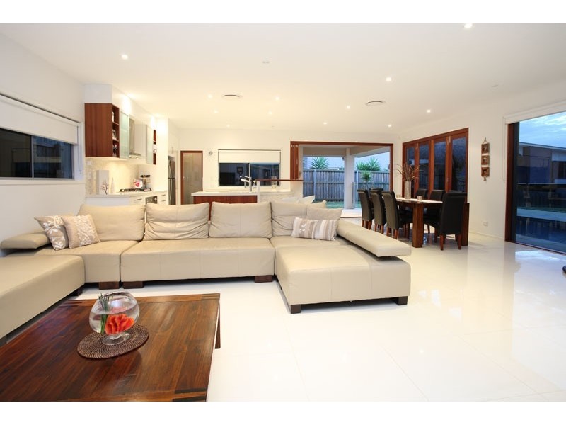 19   John Street, Manly West QLD 4179