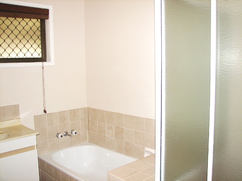 27 Gynther Rd, Rothwell QLD 4022