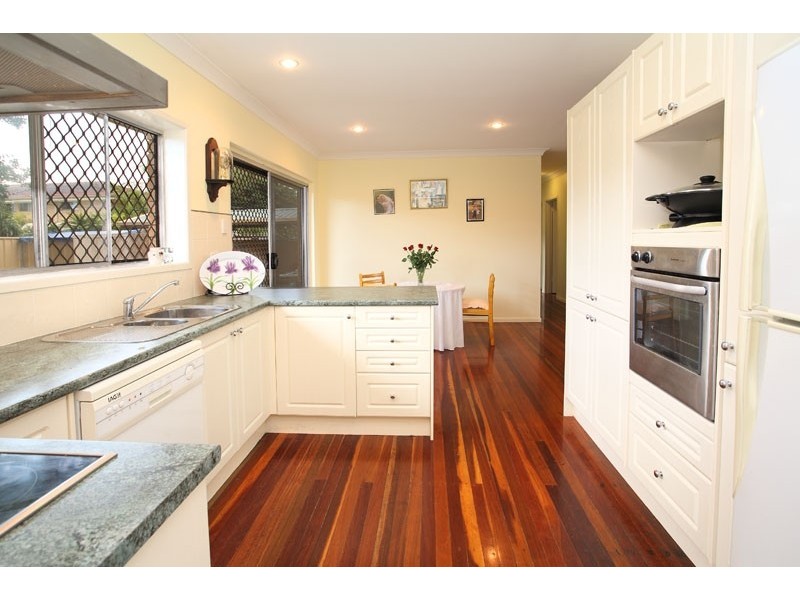 110   Malabar Street, Wynnum West QLD 4178