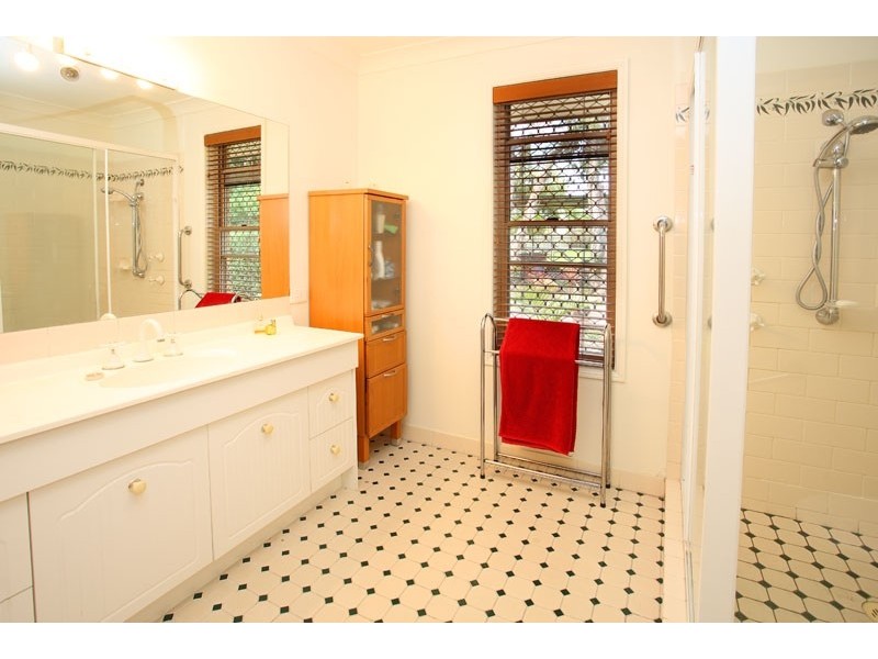 116   Blackwood Road, Manly West QLD 4179