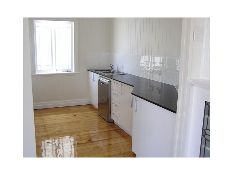 16 Bradley Avenue, Kedron QLD 4031