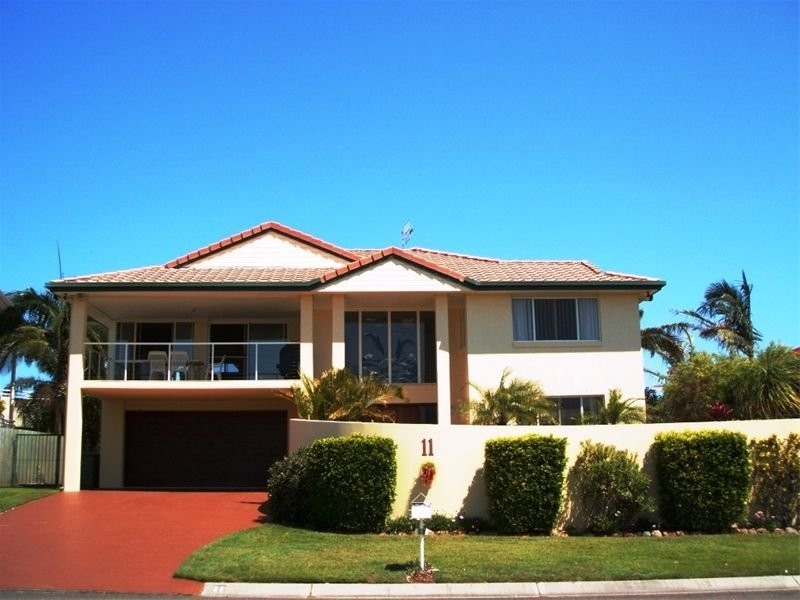 11 Wavecrest Drive, Castaways Beach QLD 4567