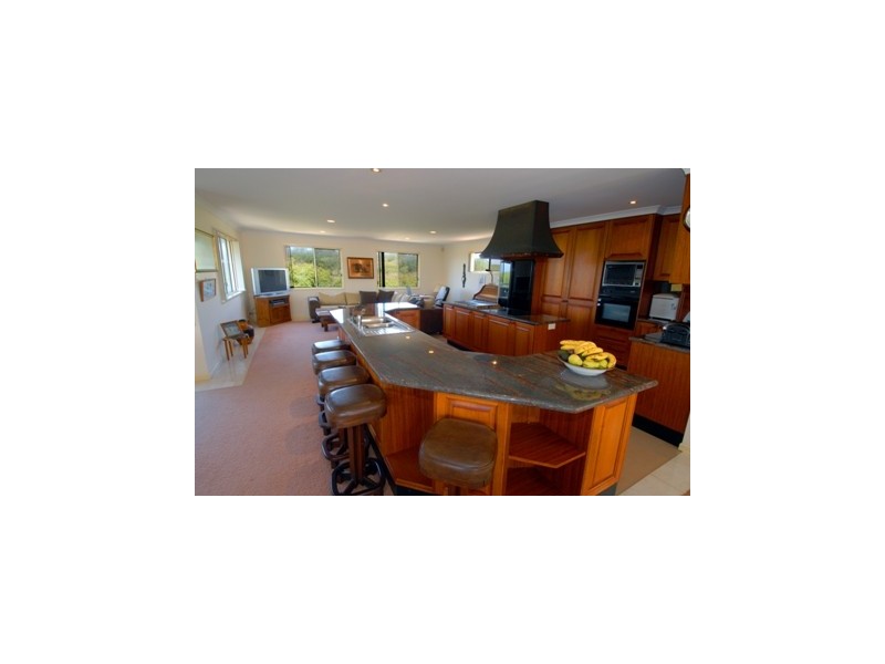 11 Wavecrest Drive, Castaways Beach QLD 4567