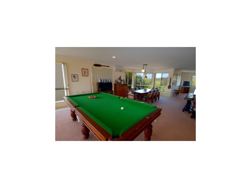 11 Wavecrest Drive, Castaways Beach QLD 4567