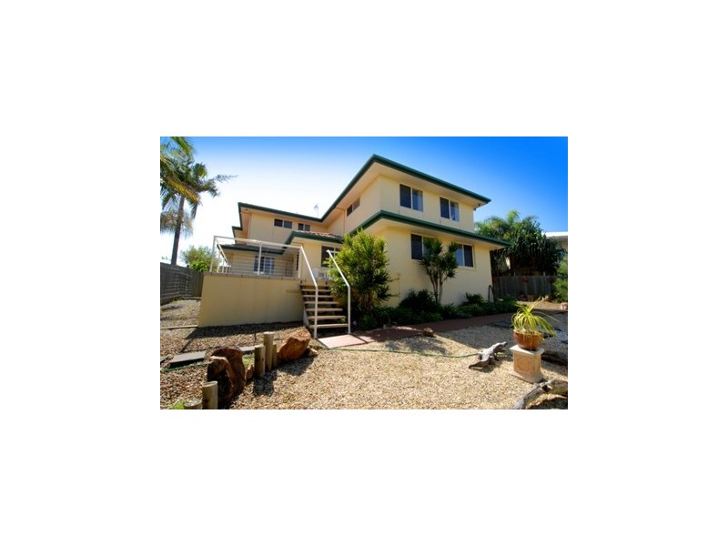 11 Wavecrest Drive, Castaways Beach QLD 4567