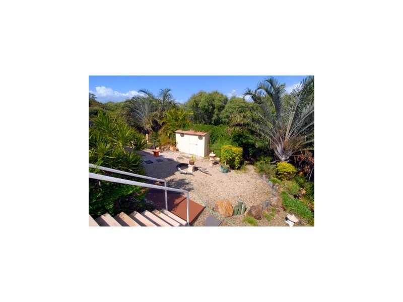 11 Wavecrest Drive, Castaways Beach QLD 4567