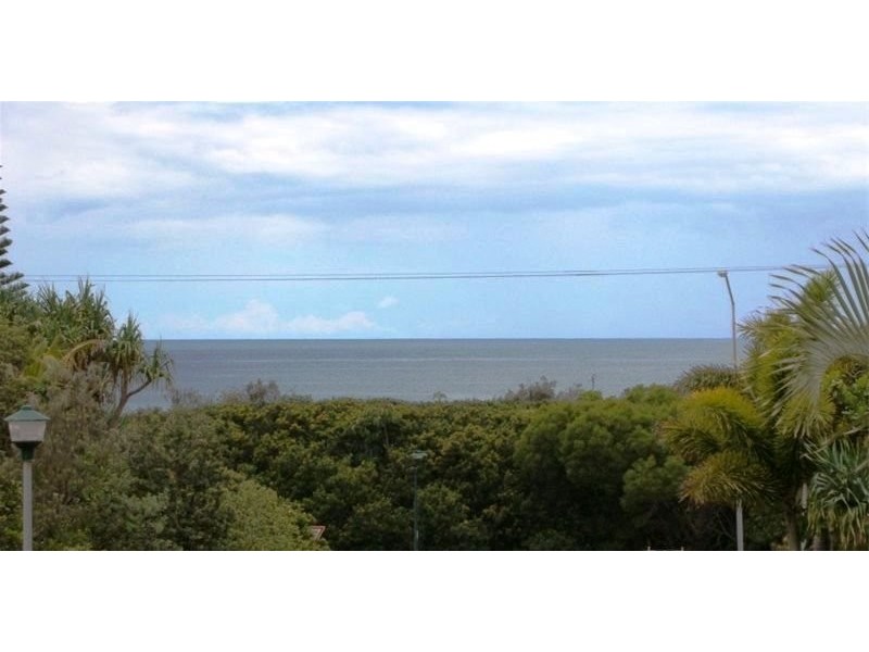 11 Wavecrest Drive, Castaways Beach QLD 4567