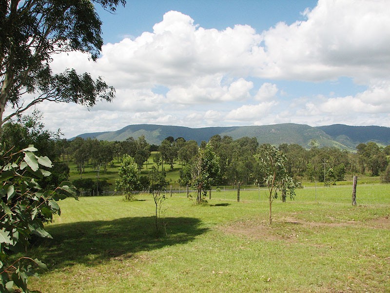 21 SHAPLAND RD, Woodford QLD 4514