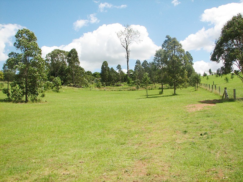 21 SHAPLAND RD, Woodford QLD 4514