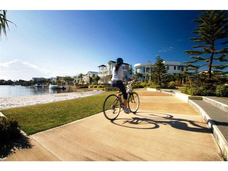 13  Main Drive, Kawana Island QLD 4575