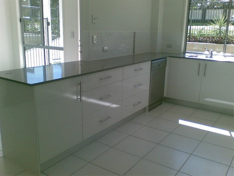 1-2 / 20 Coates, Morningside QLD 4170